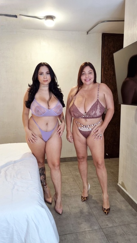 Latina Semi art porn pictures