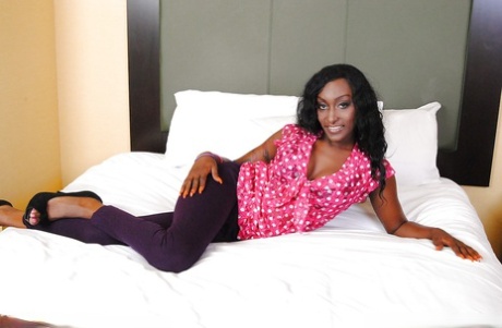 Ebony Sugar Baby adult photo