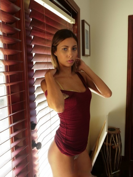 Latina French Teen 18+ pornos images