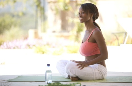 Latina Yoga Big Ass pornos picture