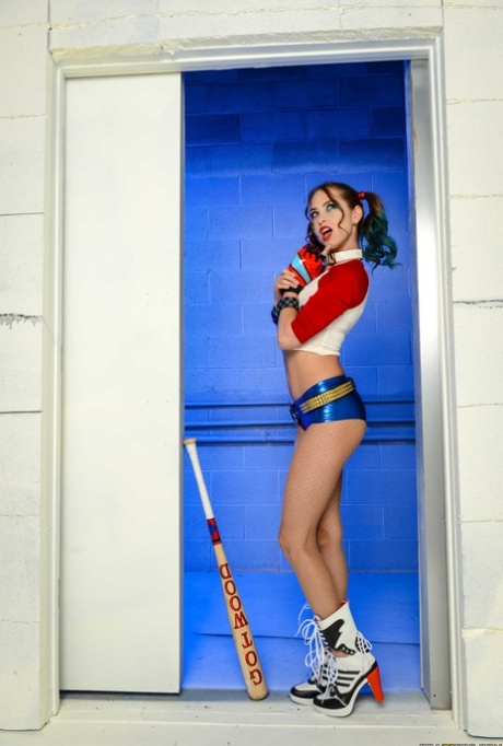 Harley Quinn pornographic actress pictures