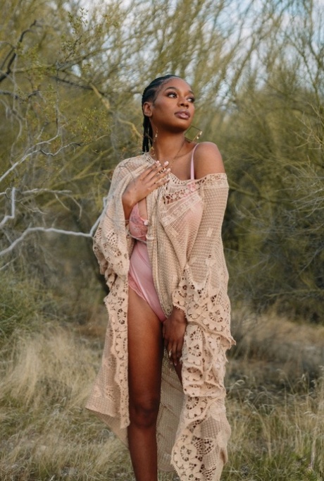 African Queen Yella nude archive