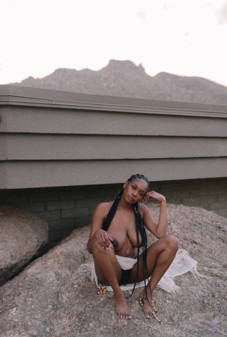 Young Ebony 18+ erotic photo